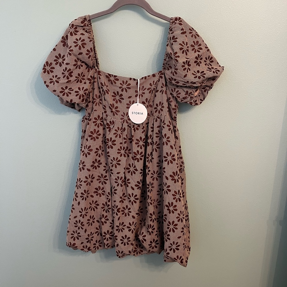 Storia Tan Floral Puff Sleeve Blouse